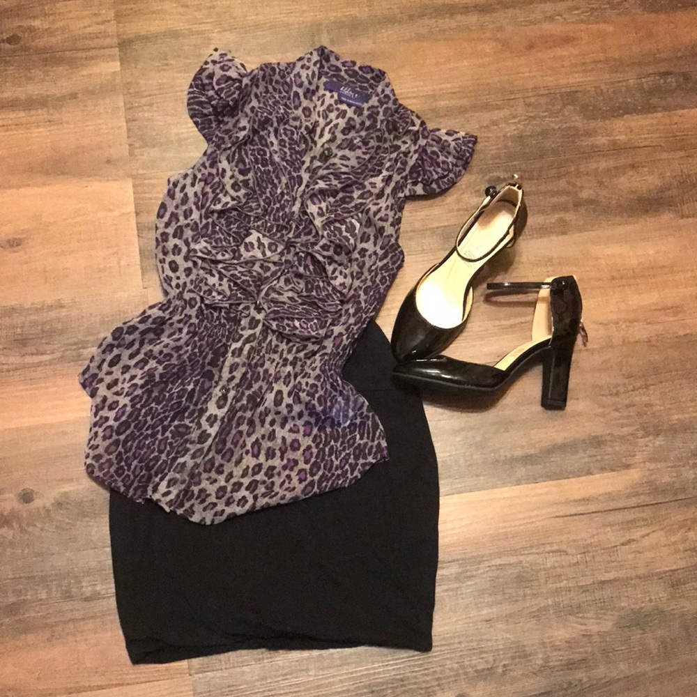 Black form fitting skirt